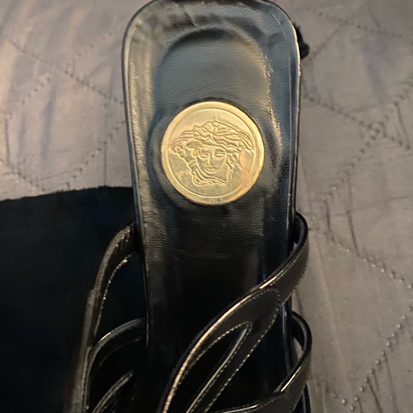 Genuine black Versace size 6 with gold Medusa heels with dust bag & box - Picture 3 of 7